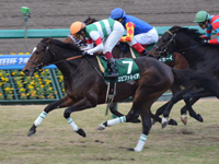 ラジオNIKKEI杯2歳ステークス（ＧIII）　ゴール前